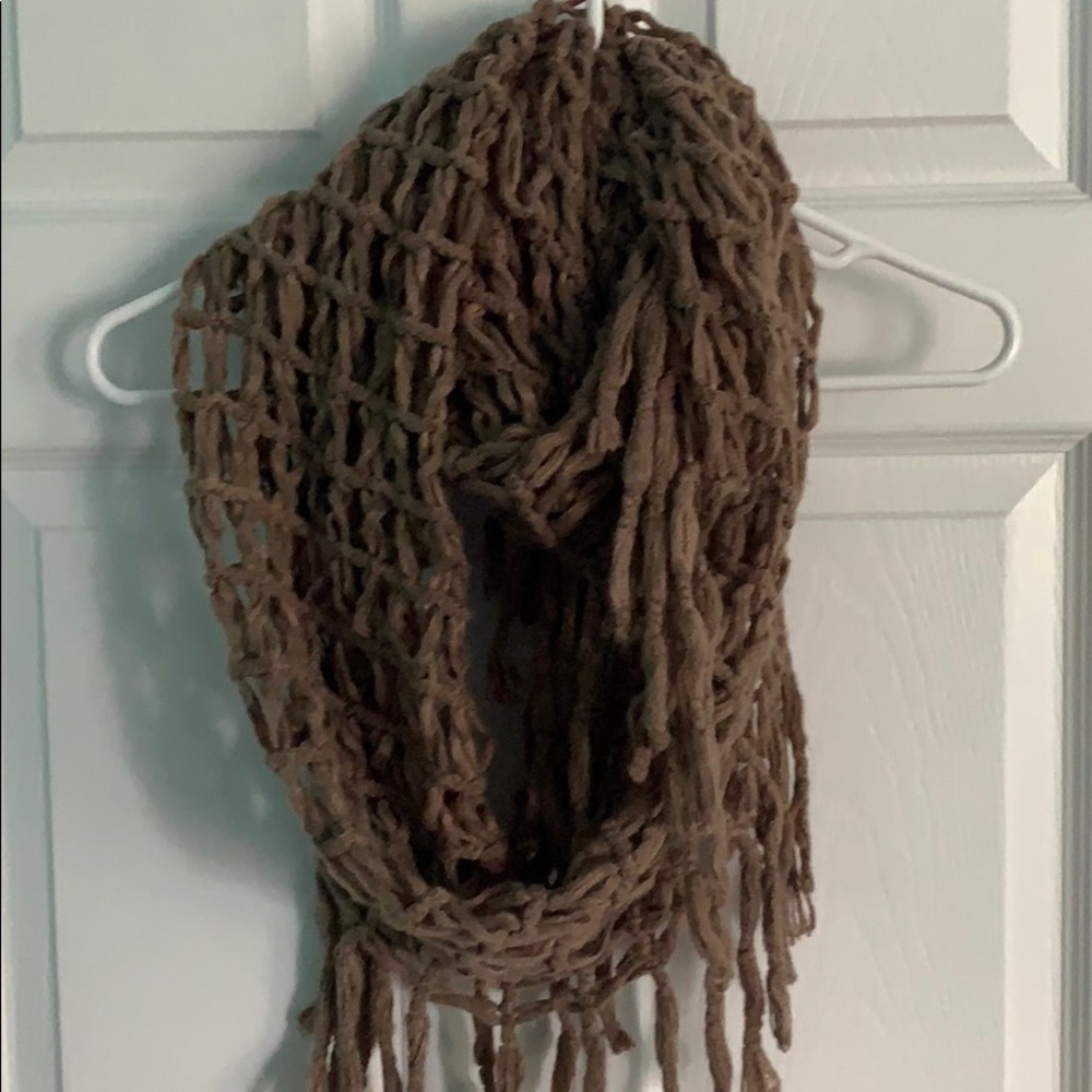 Steve Madden Netted circle scarf